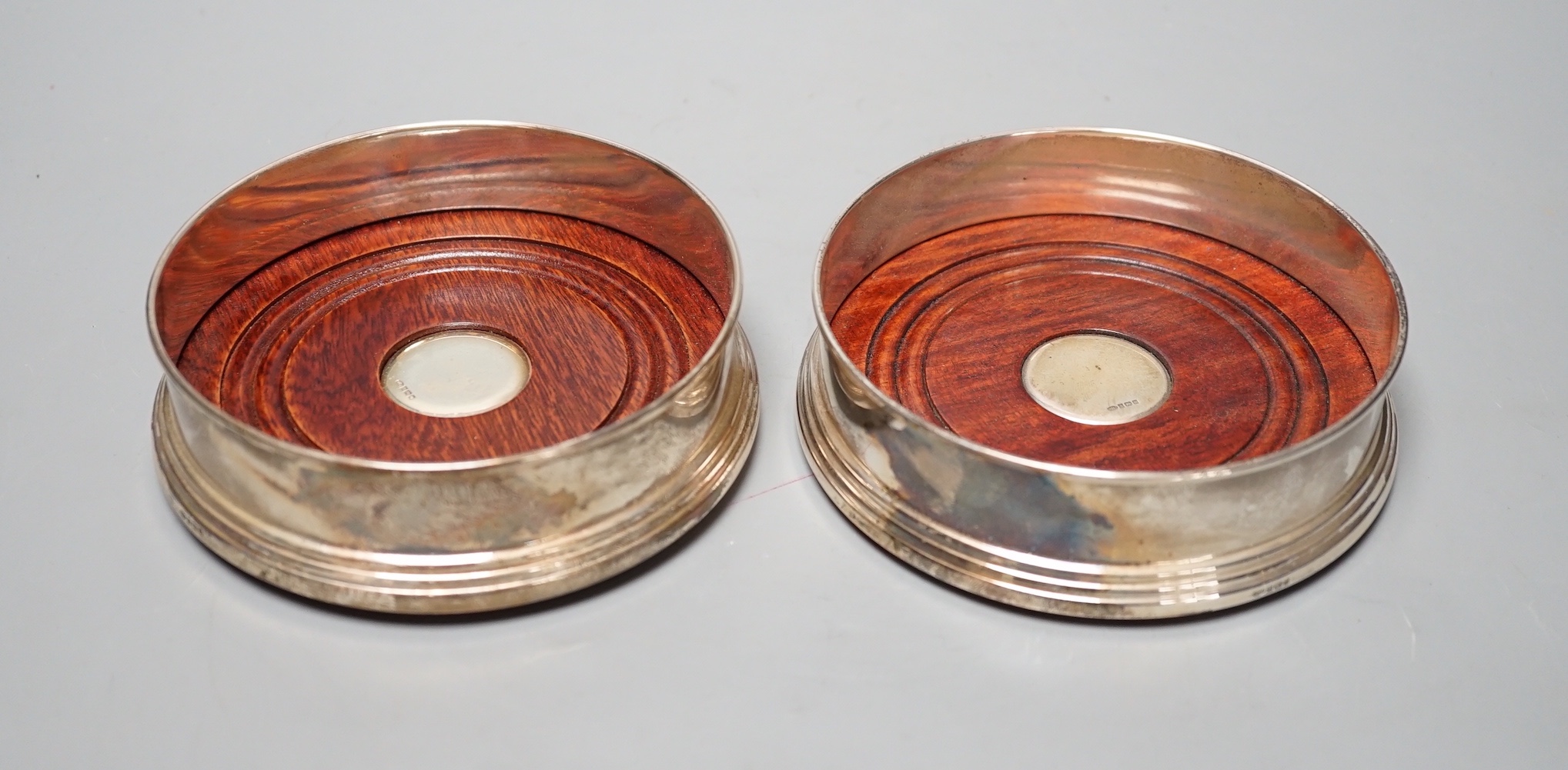 A pair of modern silver mounted wine coasters, B & Co, London,1996, diameter 11.9cm.